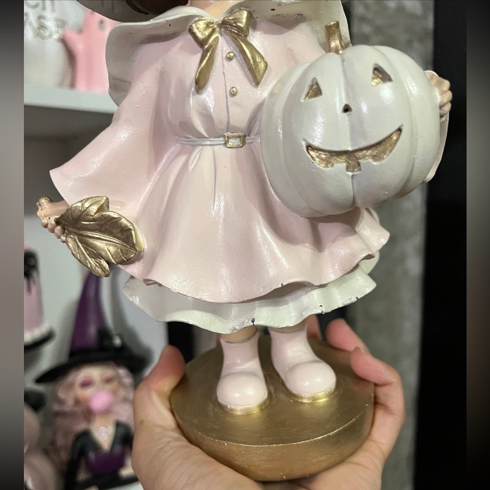 Pink witch - Picture 4 of 9